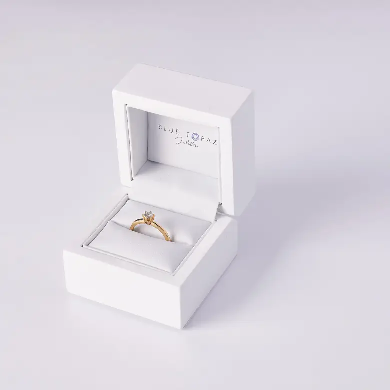 Pierścionek zaręczynowy złoty z diamentem 0,3 ct